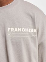 Camiseta blanca de franquicia gris