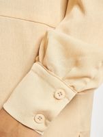 Vestido camisero utilitario estructurado de Missguided en color melocotón