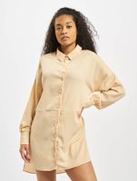 Vestido camisero utilitario estructurado de Missguided en color melocotón