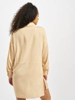 Vestido camisero utilitario estructurado de Missguided en color melocotón