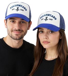 Cappellino da baseball YELLOWCARD Pop Punk Band Fanwear con visiera curva TC103518YWC Bianco/Blu