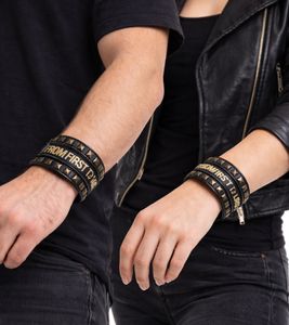 Bracelet From First to Last avec clous métalliques, bijou de bras, accessoire de fan, WB106307FTL3, noir