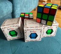Pack de 3 Cubos de Rubik Bonbae 3x3 para Niños y Adultos. Un juego de rompecabezas que fomenta la concentración, la lógica y la habilidad. Juego educativo. Negro/Colorido.