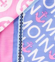 Bufanda triangular ZWILLINGSHERZ con estampados variados y diseño marítimo con letras Moin Moin, 3014D-0703-18 Azul/Rosa/Blanco Bufanda triangular ZWILLINGSHERZ con estampados variados y diseño marítimo con letras Moin Moin, 3014D-0703-18 Azul/Rosa/Blanco