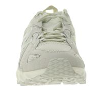 New Balance 610 Men's Sneakers with a Breathable Upper, Low-Top Shoes with Soft Padding on the Tongue and Heel, Beige