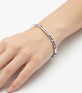 Bracelet Calvin Klein pour femme avec fermoir à crochet et cristaux Swarovski, jonc argenté KJ06MD0405