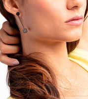 Calvin Klein Damen Ohrstecker mit Swarovski-Kristallen Edelstahl-Ohrringe Ohr-Schmuck Grau/Hellrosa, Grau/Rosa oder Grau/Gold