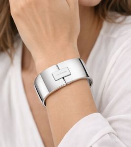 Hochwertiger Calvin Klein ASSERTIVE Damen Armreif aus Messing Arm- & Handgelenkschmuck Größe S KJAHMD00010 Silber