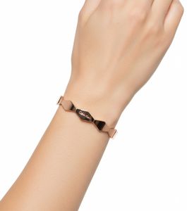 Brazalete atemporal de acero inoxidable con diseño de serpiente de Calvin Klein para mujer. Elegante joya para brazo y muñeca. Talla XS KJ5DPD1001. Oro rosa.