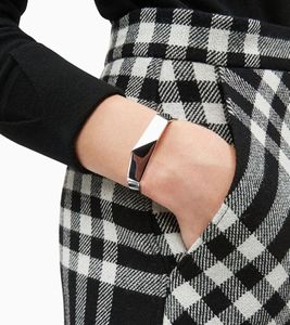 Impresionante brazalete Calvin Klein para mujer con diseño geométrico, talla XS, KJATMF0001, plateado