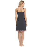 Comoda camicia da notte da donna con dettagli a grembiule: camicia da notte lunga con spacco, pigiama a due pezzi o camicia da notte corta con pizzo. Disponibile in rosso, viola, nero o grigio/rosa.