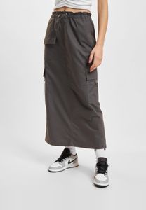 Vestido femenino con bolsillos, de algodón, color gris.
