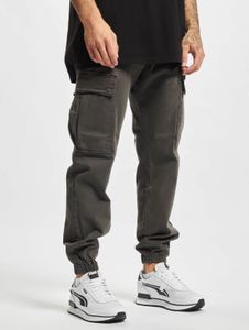 Elegantes pantalones vaqueros premium para hombre de 2 años, elásticos, con bolsillos, puños acanalados y tejido de algodón gris.