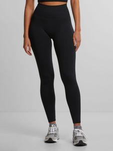 Pantalones elásticos cómodos para mujer de la marca aim'n, color negro.