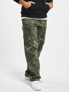 Pantalones vaqueros modernos para hombre de la marca Brandit, con bolsillos con cordón ajustable y estampado de camuflaje.