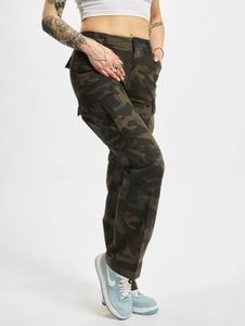 Vaqueros modernos de mujer de la marca Brandit con estampado de camuflaje de algodón.
