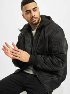 Chaqueta sencilla para hombre de la marca Brandit, con cremalleras y bolsillos, color negro.