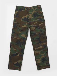 Comfortable Brandit unisex jeans with zippers, pockets, and camouflage.