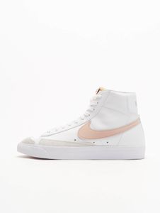 Zapatillas deportivas blancas de mujer NIKE con estilo