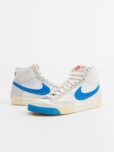 sporty NIKE unisex sneakers white