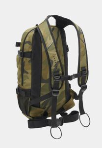 Cómoda mochila unisex Forvert con bolsillos con cremallera, estampado de camuflaje.