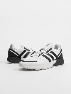 Zapatillas deportivas modernas Adidas para hombre, color blanco.