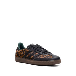 Zapatillas deportivas modernas Adidas para mujer, color negro/marrón/verde.