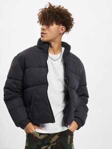 Chaqueta sencilla para hombre de URBAN CLASSICS con cremalleras, bolsillos, 96 g/m², negra.