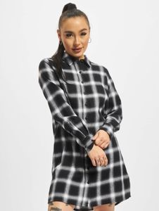 Vestido femenino Urban Classics de 125 g/m² de algodón, color negro/blanco.