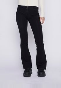 Cómodos jeans ajustados elásticos de algodón para mujer de la marca Freddy, color negro.