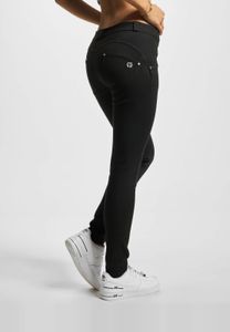 Pantalones vaqueros casuales Freddy para mujer, corte ajustado, color negro.