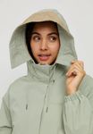 mazine-ella-light-parka-seagrasssandyolive2023-5.JPG