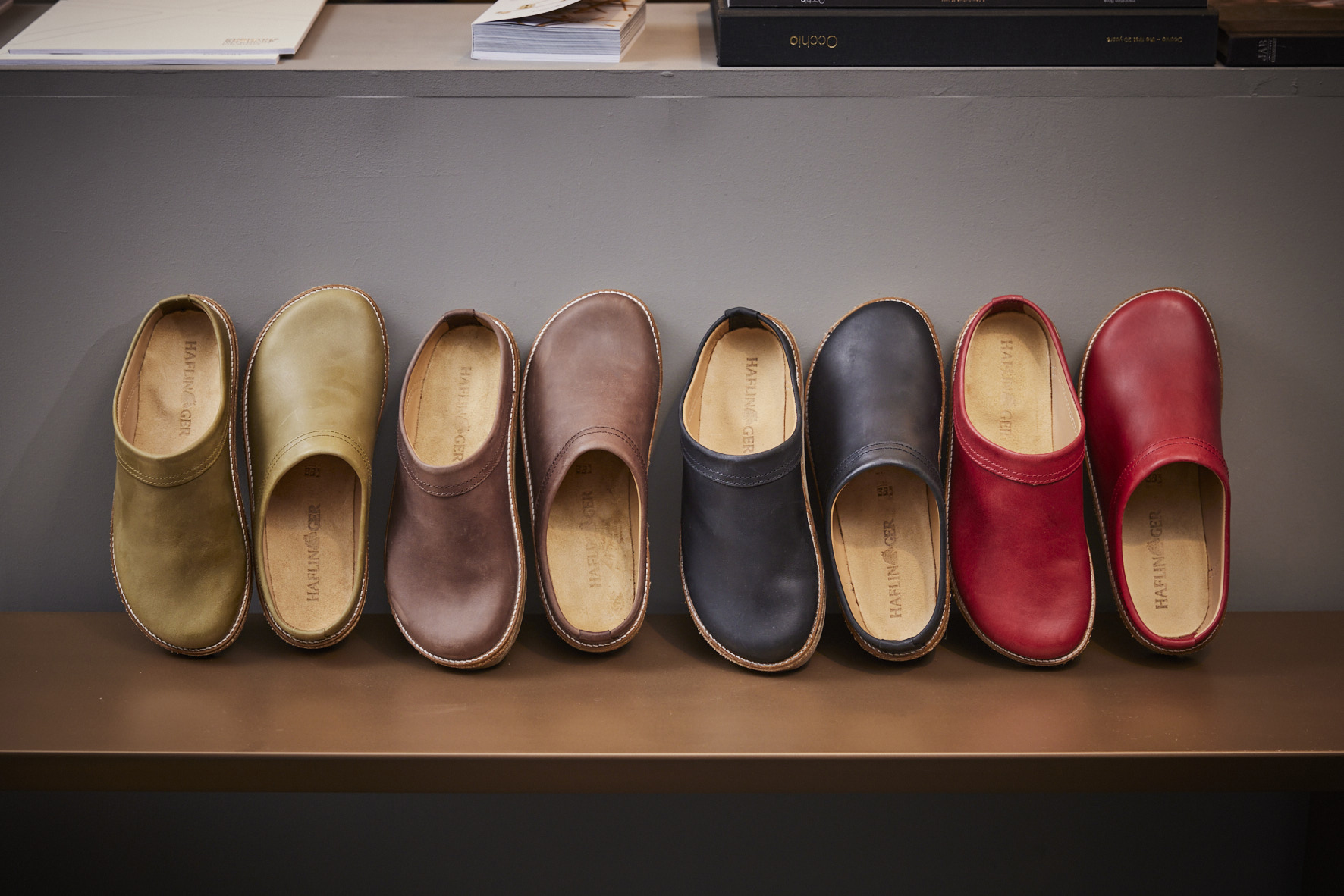 hochwertige Haflinger Schuhe für Damen in bunten Farben.