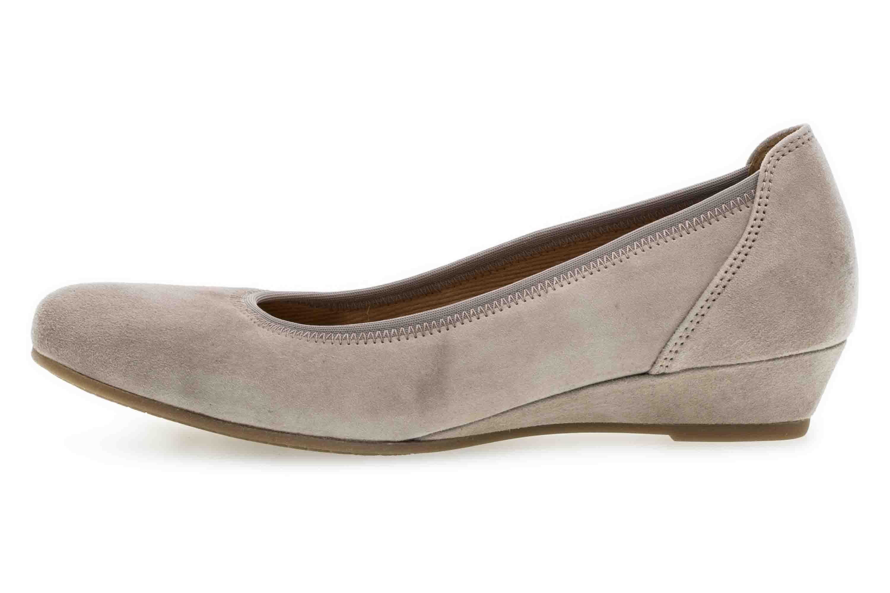 gabor beige pumps