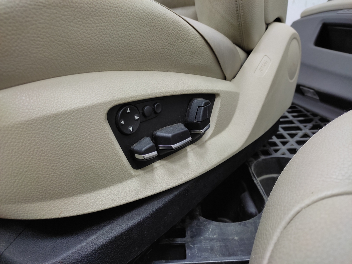 Kohlefaser-Türgriffabdeckung für BMW 7er-Serie, Innentürgriffabdeckungen  für BMW F01 F02 730 740 750 760 (vorne rechts) : : Auto & Motorrad
