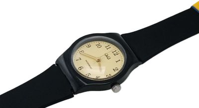 Q&Q Damenuhr Ø 29mm Analog BAR schwarzes Silikonband Minott Center