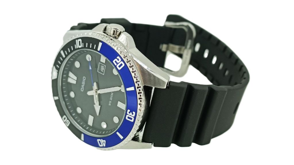 Casio Timeless Collection Armbanduhr schwarz Analog MDV-107