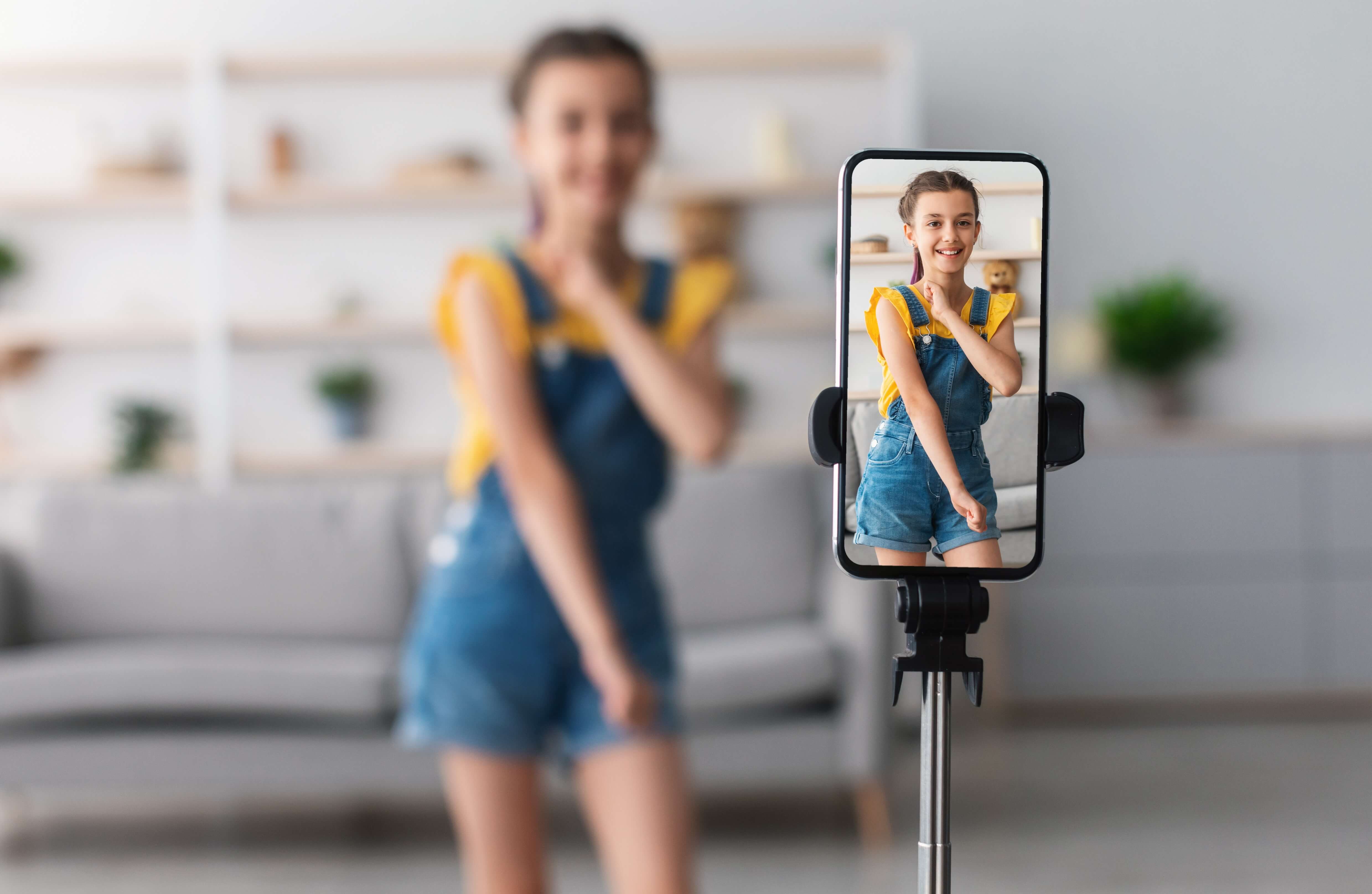 Kind mit Kopfhörern