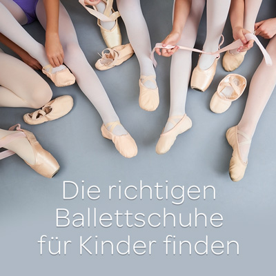 Kinderfüße in verschiedenen Ballettschuhen – richtige Ballettschläppchen finden