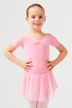 Ein junges Mädchen in rosa Ballettkleid 2