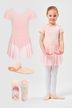 Ein junges Mädchen in rosa Ballettkleidung - Ballett Starter Set mit Trikot, Ballettschuhen und Strumpfhose. 1