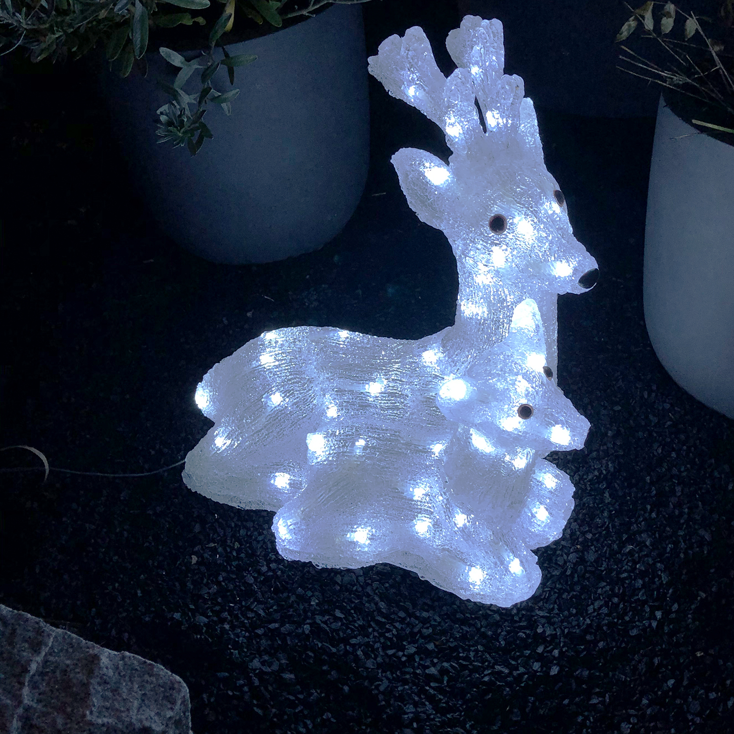 LED Hirsch mit Rehkitz Acryl Figur kaltweiß 60 LED's
