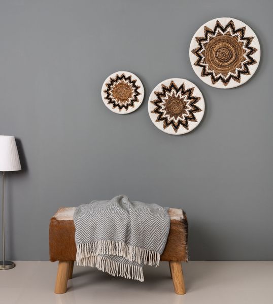 Wandteller Seruni aus Bananenfaser natur weiß schwarz in verschiedenen Größen wohnfreuden