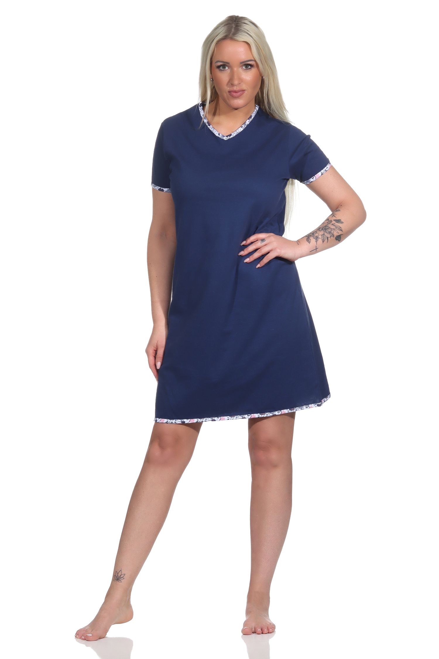 Florales Damen Nachthemd mit V-Ausschnitt, kurzes Bigshirt - 123 214 10 152 Florales Damen Nachthemd mit V-Ausschnitt, kurzes Bigshirt - 123 214 10 152