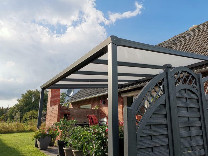 1100 x 350 cm Aluminium Terrassenüberdachung "Trendline" mit Hohlkammerplatten
