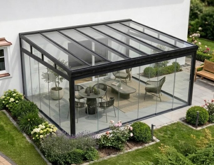 Panoramaschiebewand mit 10mm ESG für Terrassenüberdachung 