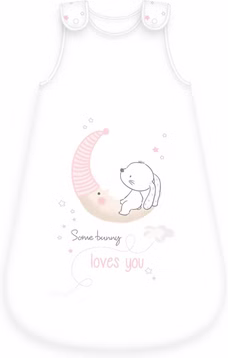 Herding Little Bunny Hase Ganzjahres-Schlafsack für Babys Baumwolle Vorderseite und Rückseite. Das süße Motiv zeigt ein kleines Häschen auf einer Mondsichel mit der Aufschrift „Some bunny loves you“