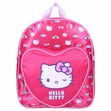 Pinker Hello Kitty Kinderrucksack mit Allover-Muster aus kleinen Hello Kitty Köpfen, Regenbögen und Süßigkeiten sowie einer großen, herzförmigen Vordertasche mit zwinkerndem Hello Kitty Motiv und Schriftzug.