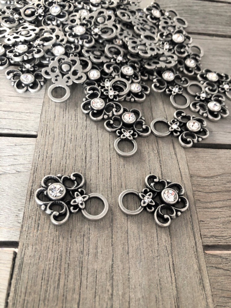 8 Stück  4 Paar  Hübsche Miederhaken Miederösen Für Dirndl Mieder Coursage Silber Antik Aus Metall 22mmx20mm 444 1375