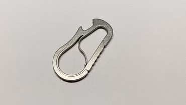 Noxeye CL002 Titanium Carabiner, Clip and Keyring mit Flaschenöffner